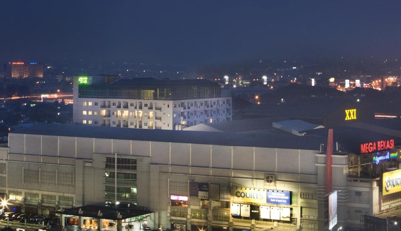 Hotel Santika Mega City Бекаси Екстериор снимка