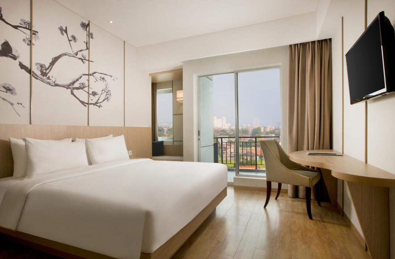 Hotel Santika Mega City Бекаси Екстериор снимка