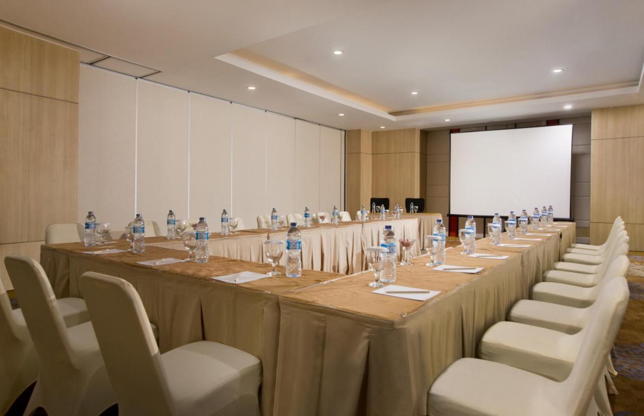 Hotel Santika Mega City Бекаси Екстериор снимка