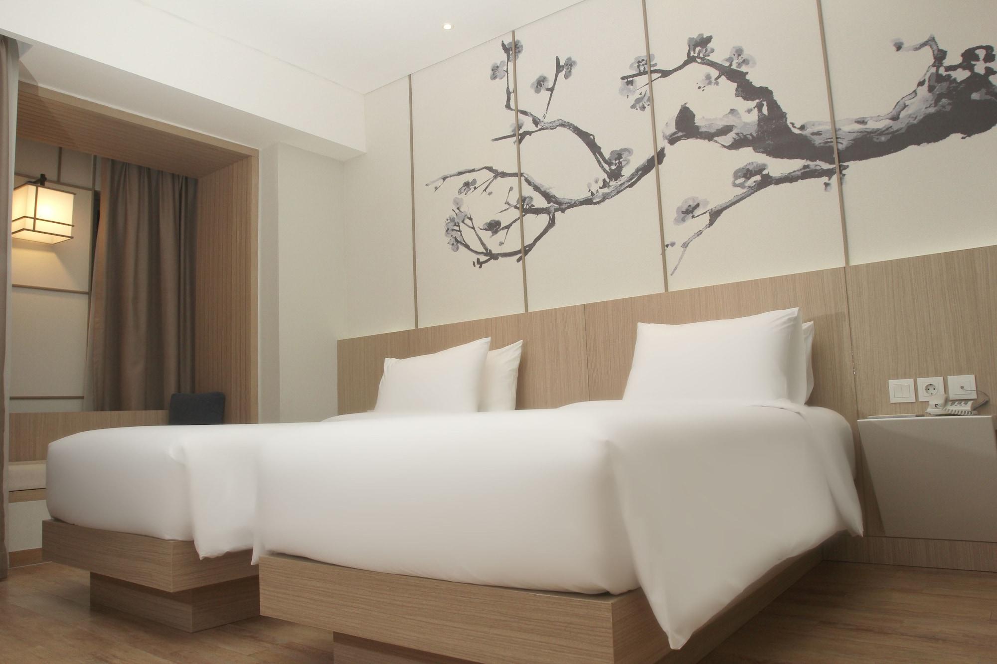 Hotel Santika Mega City Бекаси Екстериор снимка