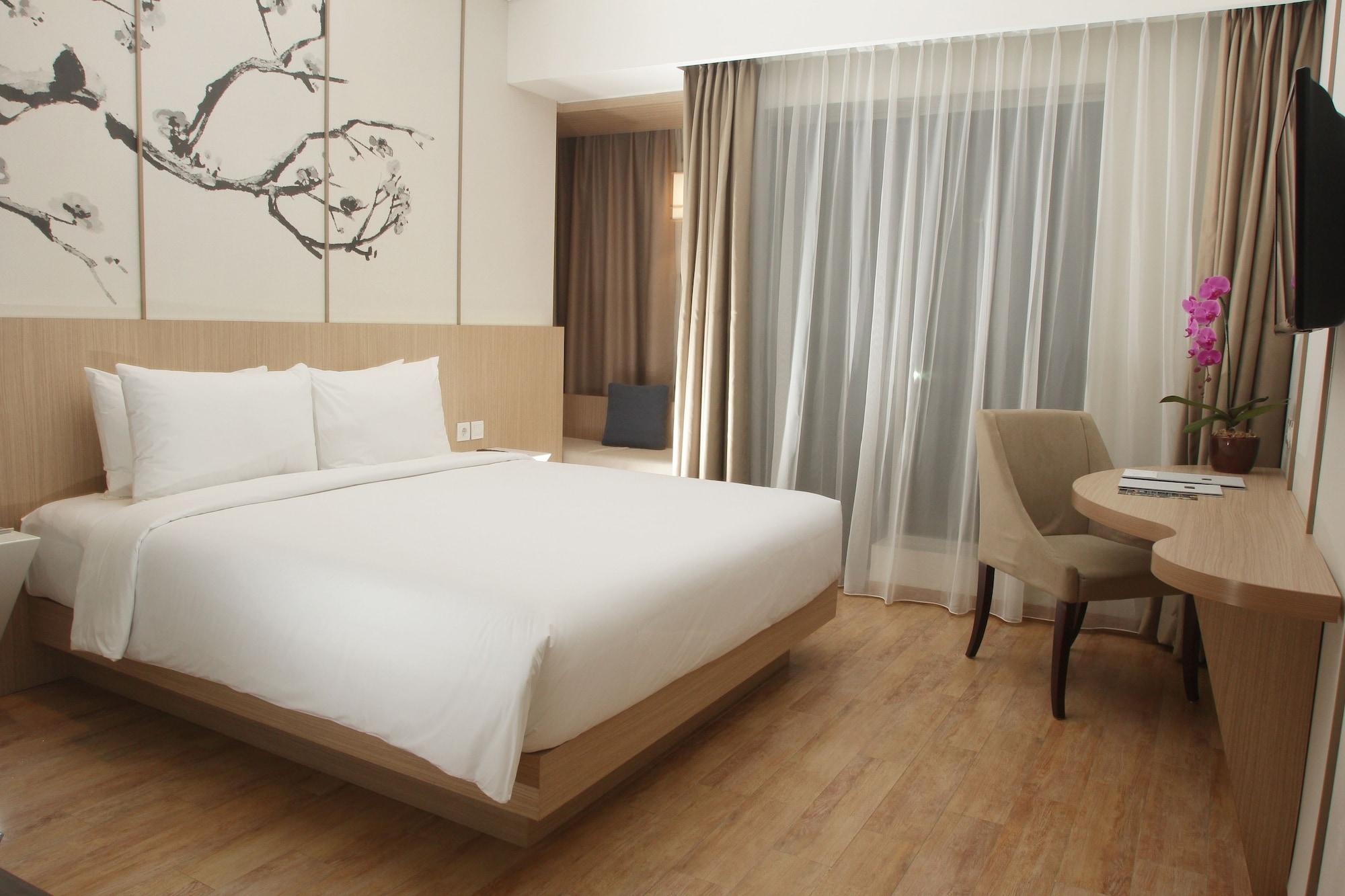 Hotel Santika Mega City Бекаси Екстериор снимка