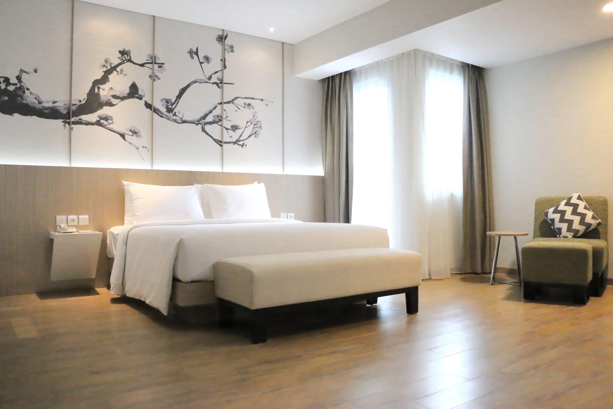 Hotel Santika Mega City Бекаси Екстериор снимка