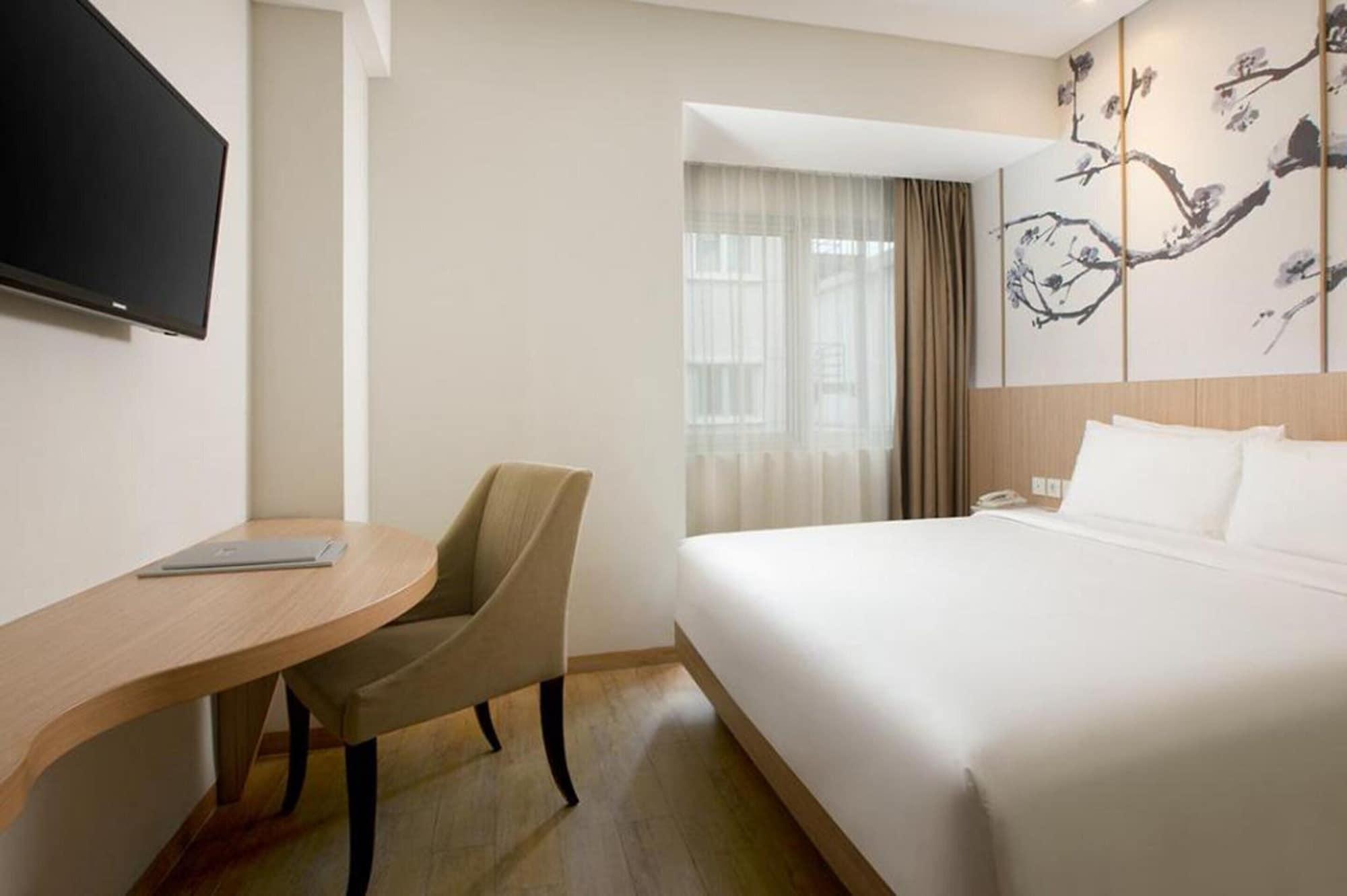 Hotel Santika Mega City Бекаси Екстериор снимка