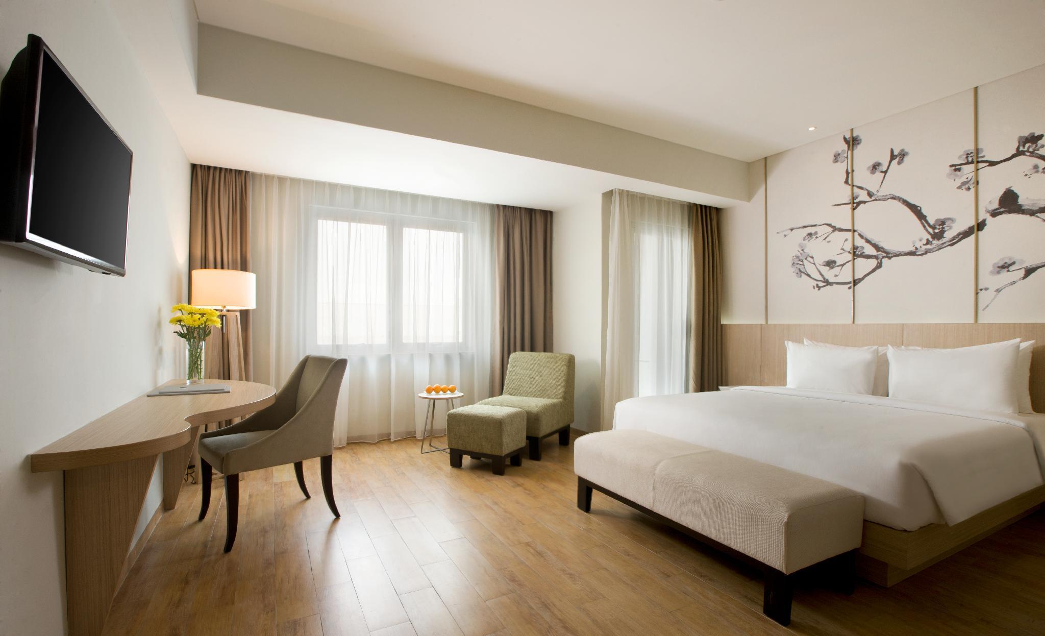 Hotel Santika Mega City Бекаси Екстериор снимка