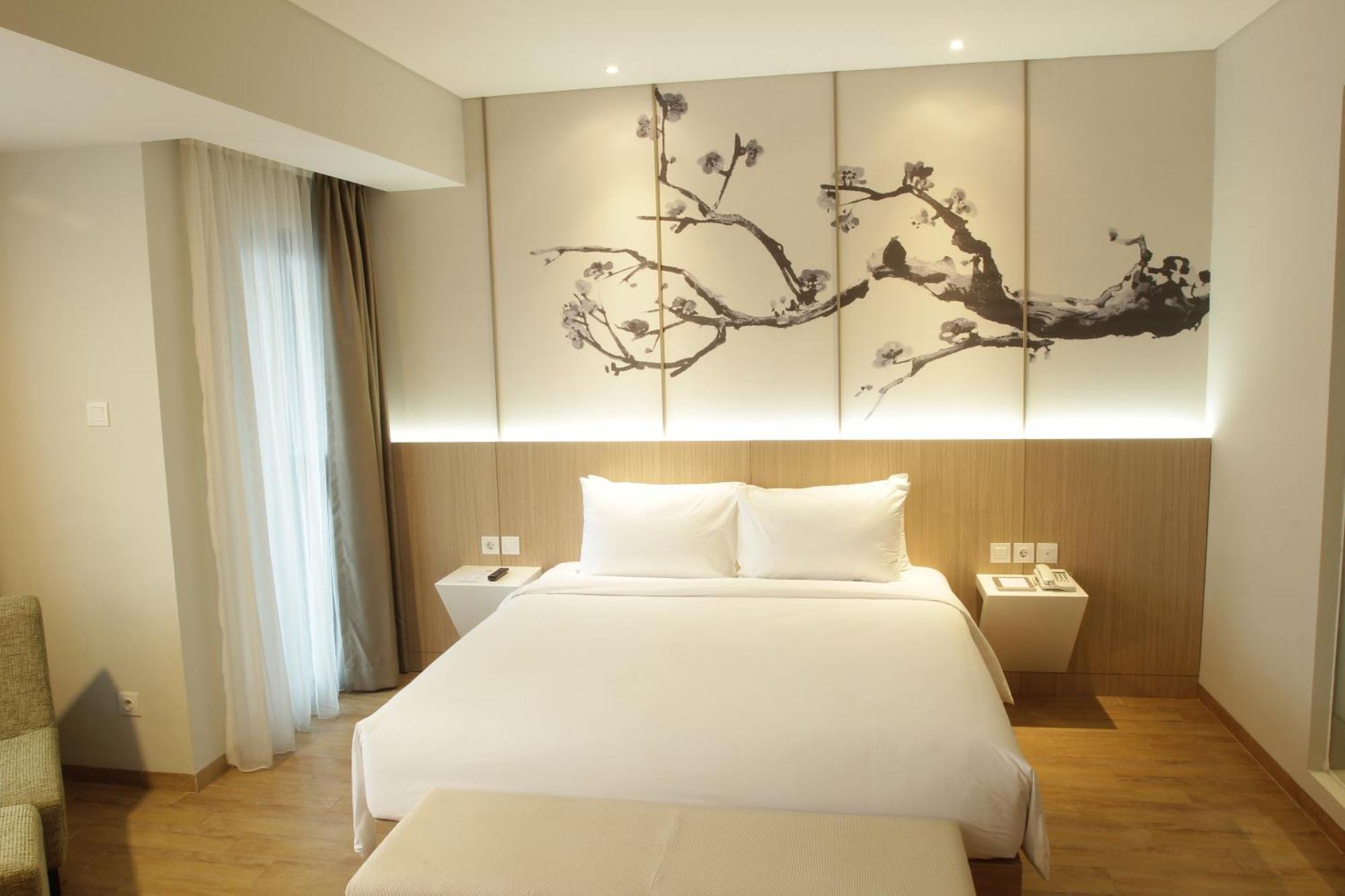 Hotel Santika Mega City Бекаси Екстериор снимка