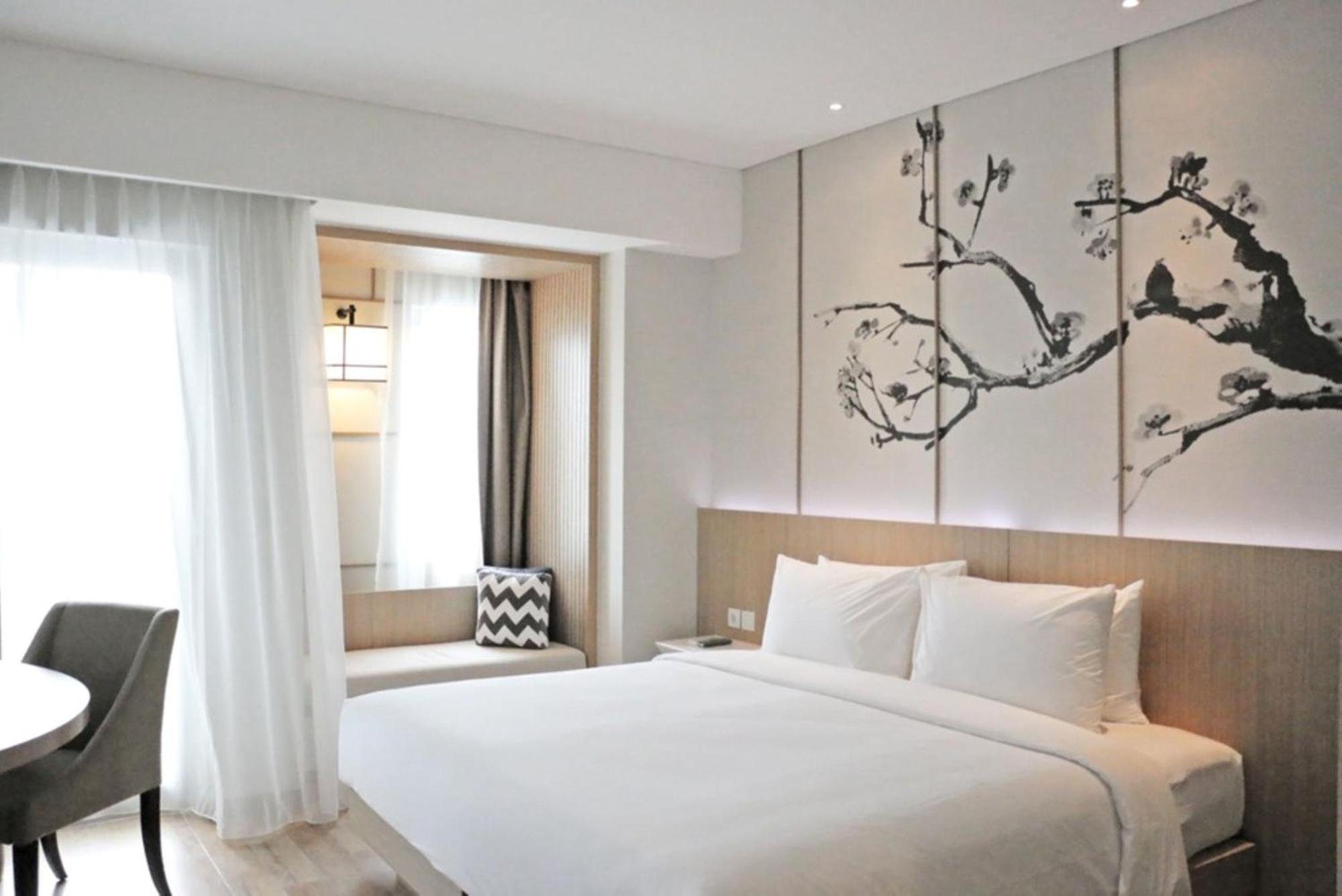 Hotel Santika Mega City Бекаси Екстериор снимка