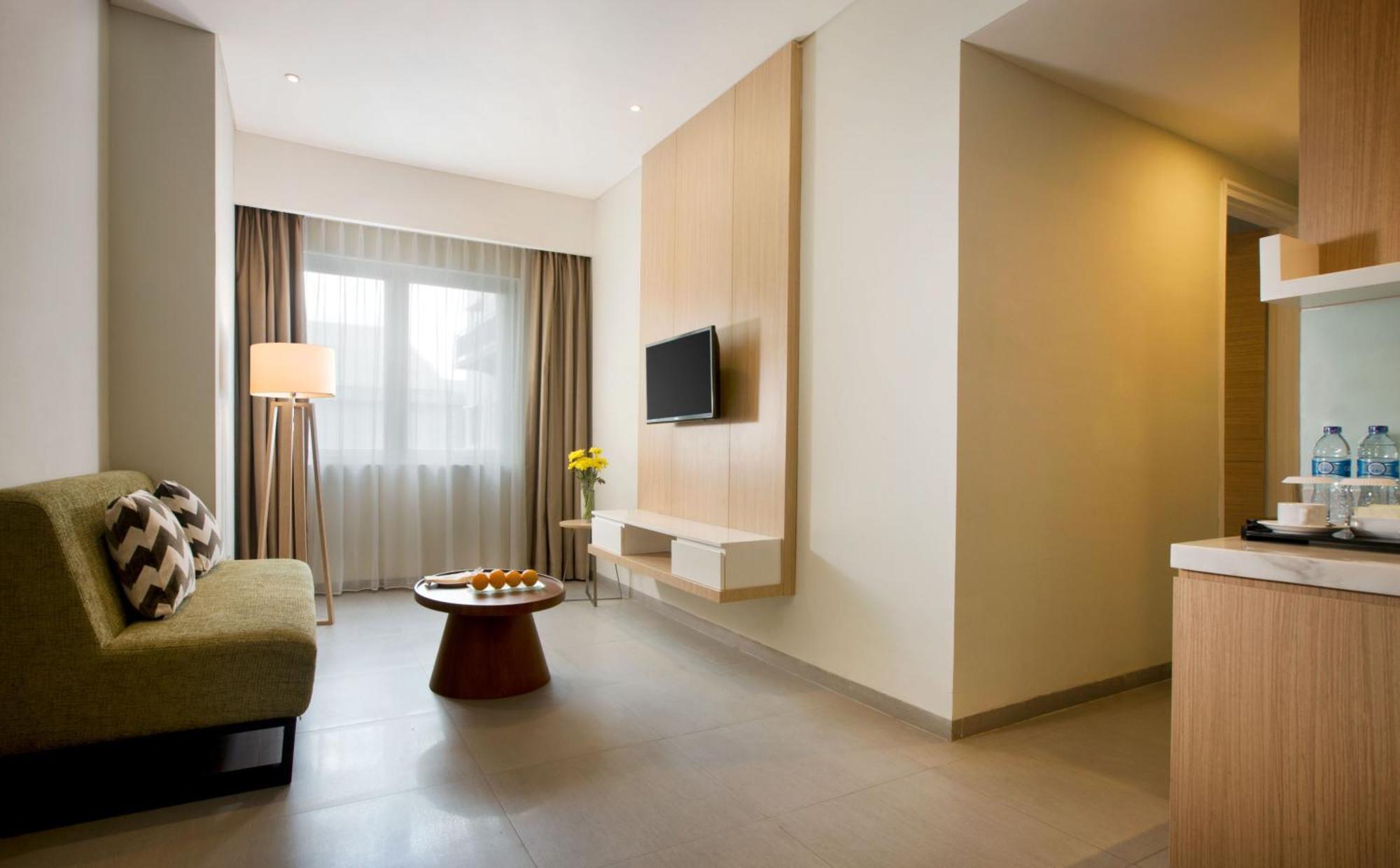 Hotel Santika Mega City Бекаси Екстериор снимка