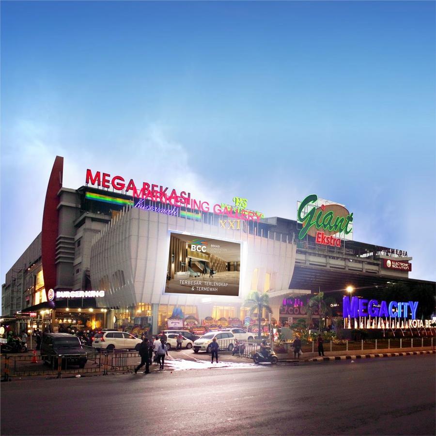Hotel Santika Mega City Бекаси Екстериор снимка