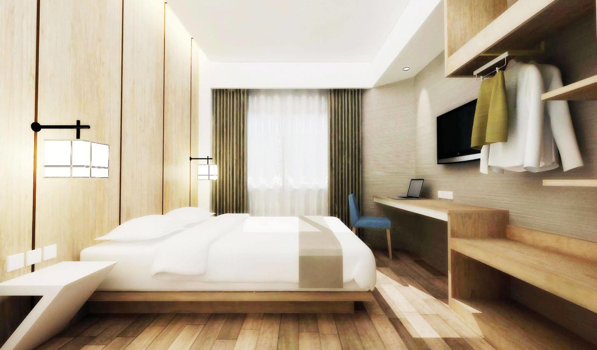 Hotel Santika Mega City Бекаси Екстериор снимка