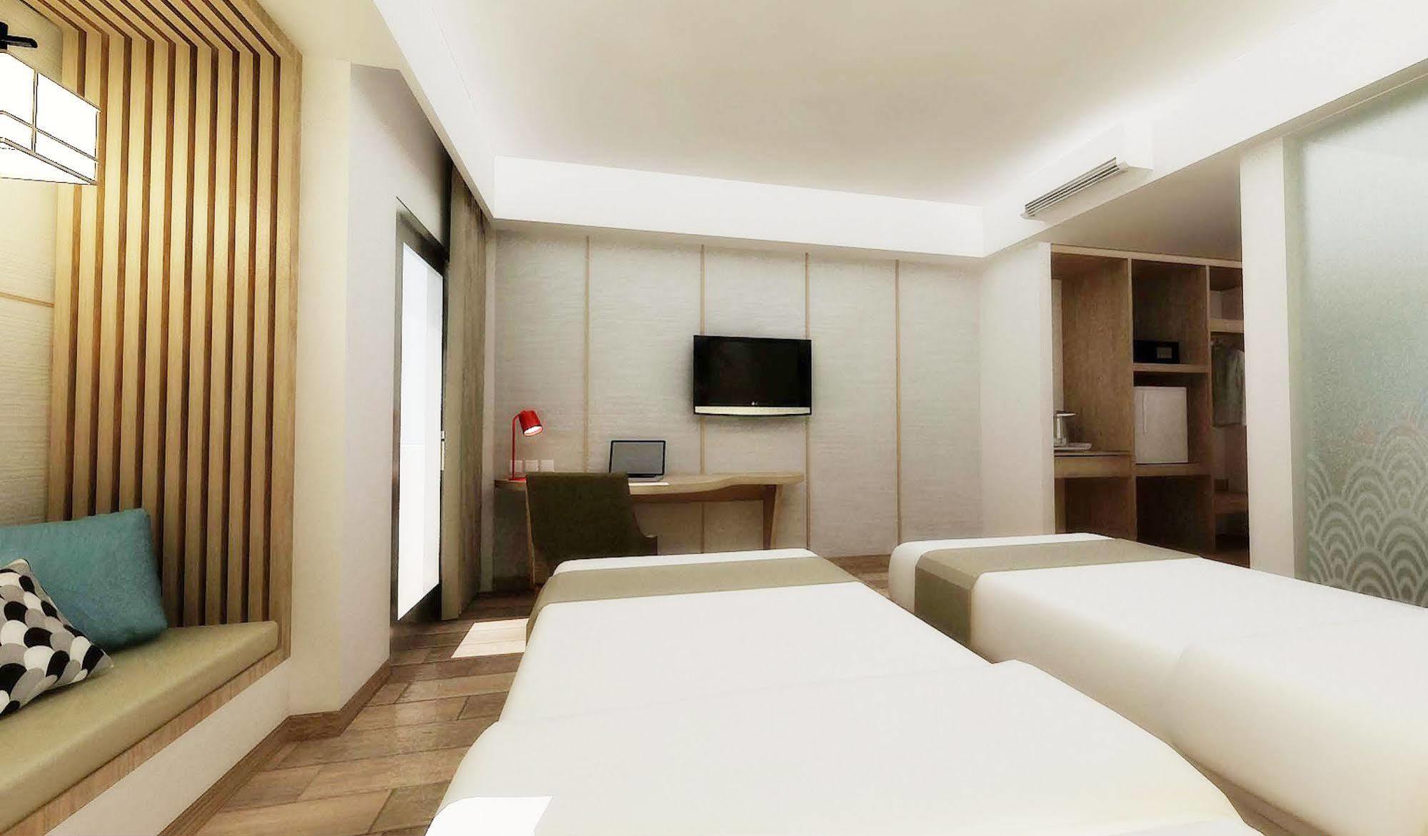 Hotel Santika Mega City Бекаси Екстериор снимка
