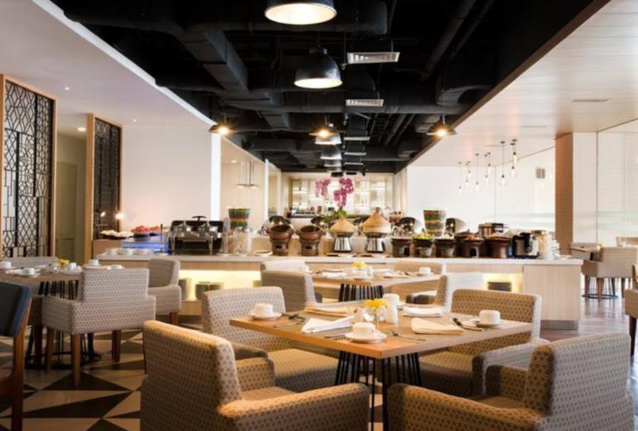 Hotel Santika Mega City Бекаси Екстериор снимка